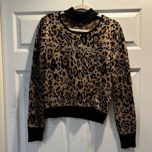 NWT! Bebe Basic Cheetah Rhinestone Logo Cutout Mock Neck Sweater M Leopard Y2K